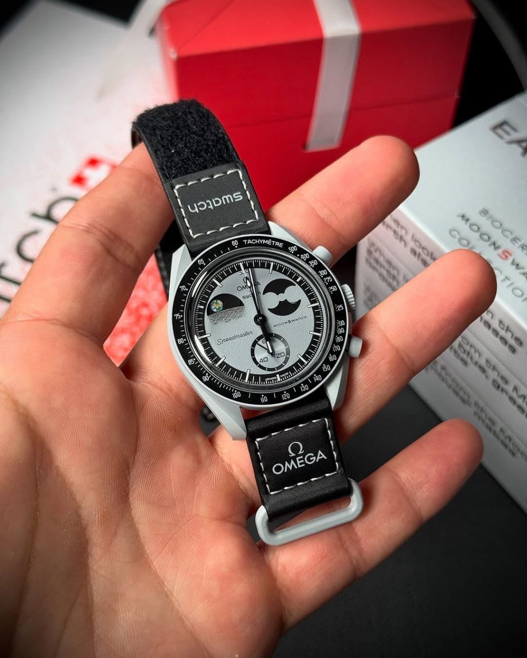 Omega Moonswatch - Earthphase