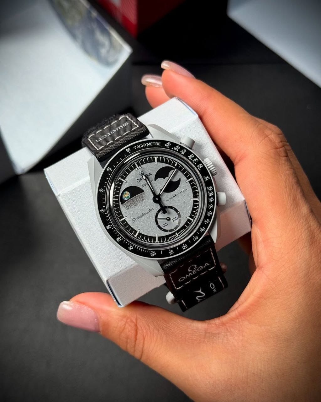 Omega Moonswatch - Earthphase